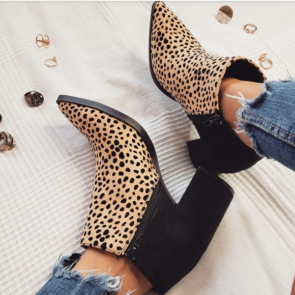 🆕️//The Alena// leopard print bootie - Picture 2 of 8